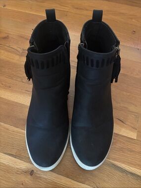 Women’s Black Ankle Boots with Tassel Accent